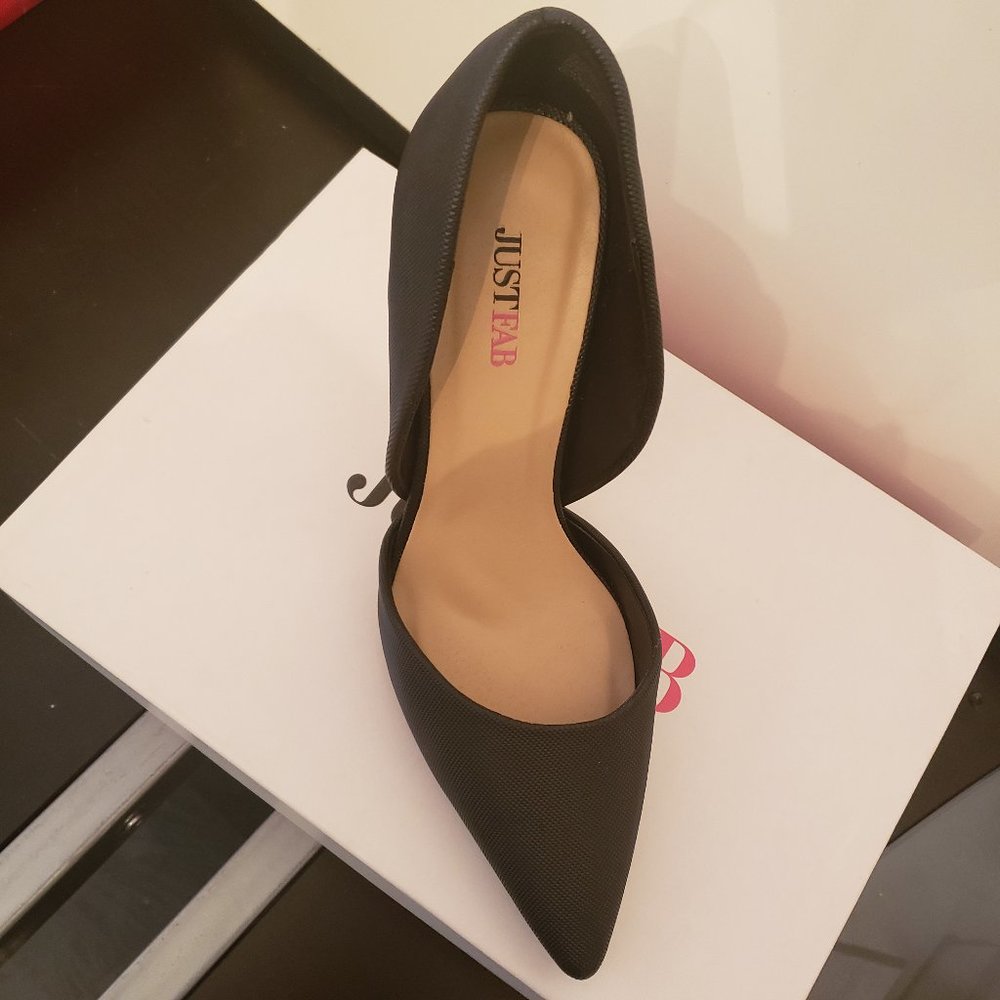 Ladies black pumps